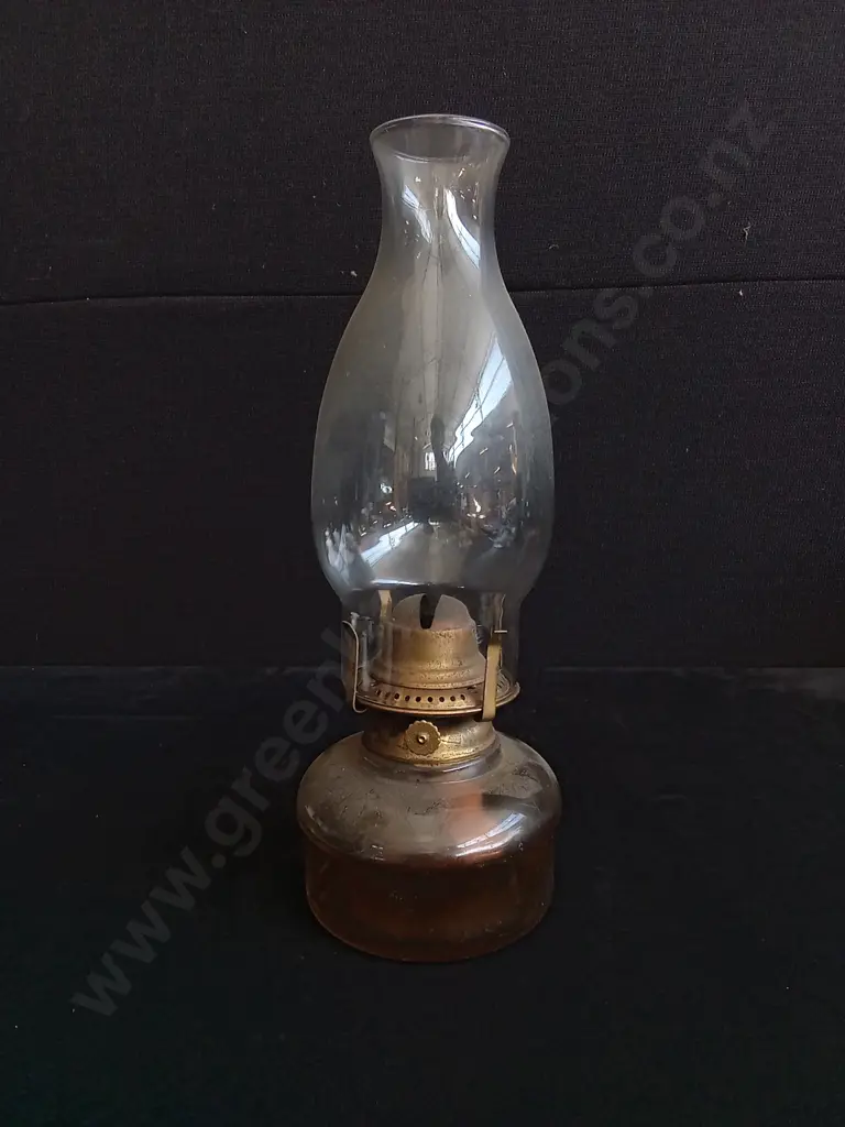 VINTAGE KEROSENE OIL LAMP Image 1++