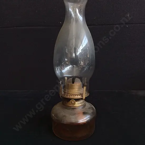 VINTAGE KEROSENE OIL LAMP