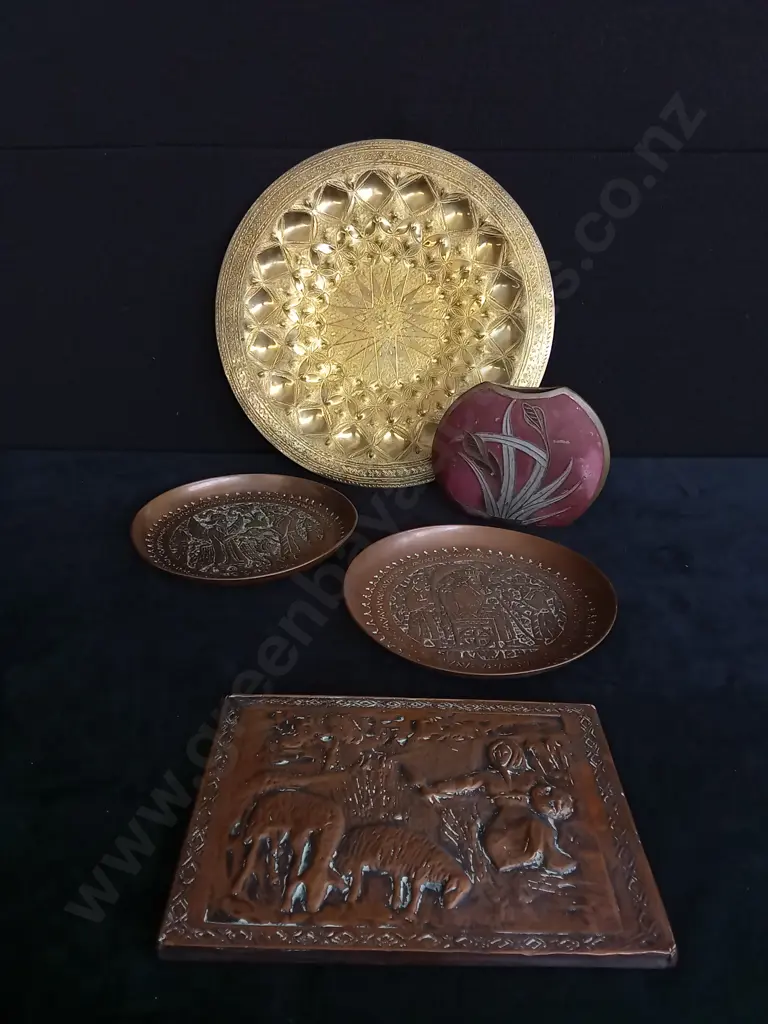 5 PIECES VINTAGE BRASS AND COPPER DECORATIVE ITEMS Image 1++