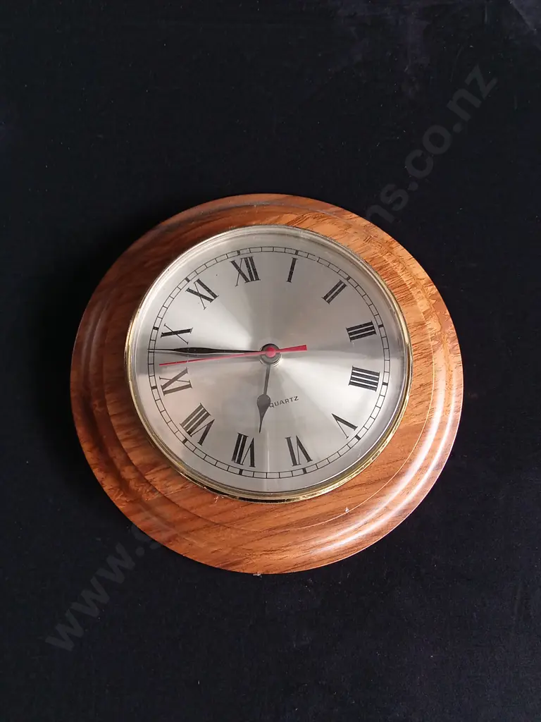 QUARTZ DECORATIVE WALL CLOCK Image 1++