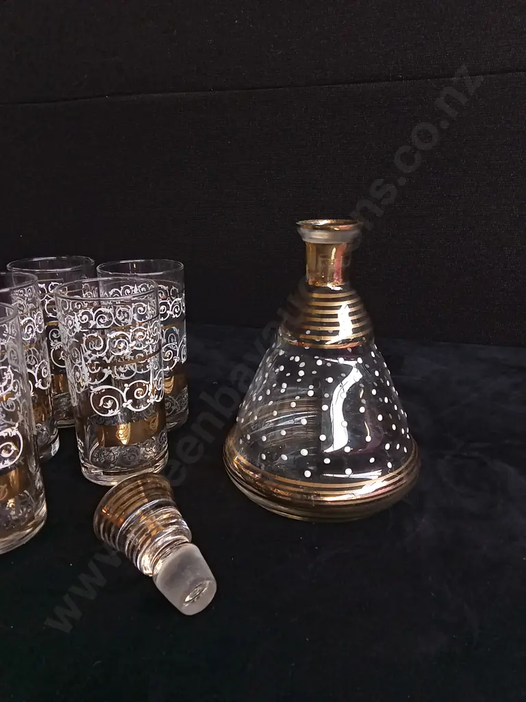 DECANTER AND GLASSES SET Image 1++
