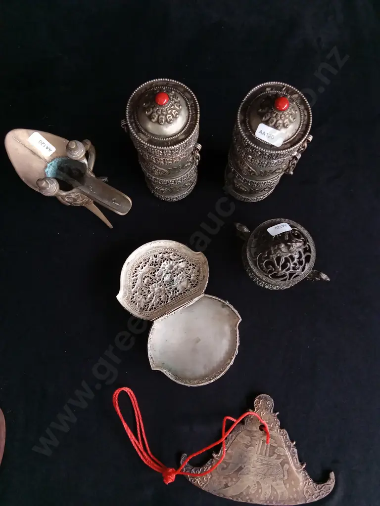 6 DECORATIVE ASIAN METALWORK PIECES Image 1++