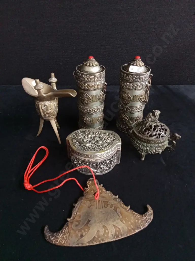 6 DECORATIVE ASIAN METALWORK PIECES Image 1++