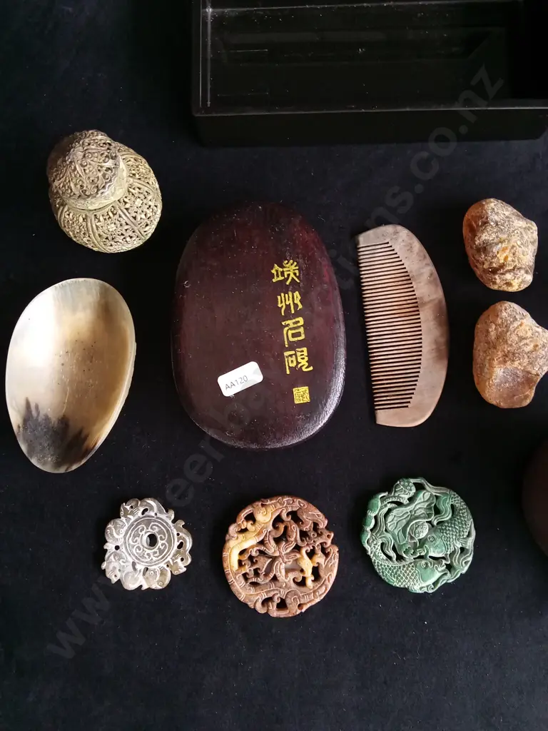 COLLECTION OF CHINESE DECORATIVE ITEMS Image 1++