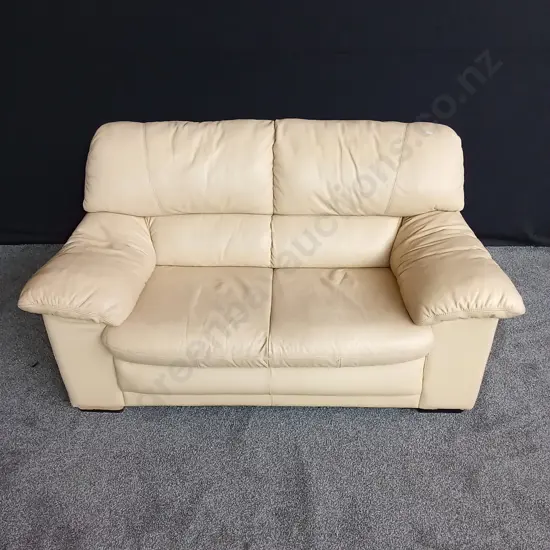 2 SEATER LEATHER COUCH