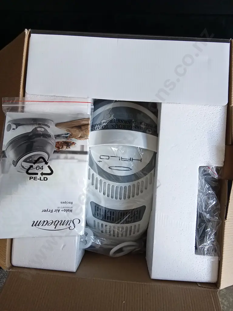 BRAND NEW SUNBEAM HALO + DURACERAMIC AIR FRYER Image 1++