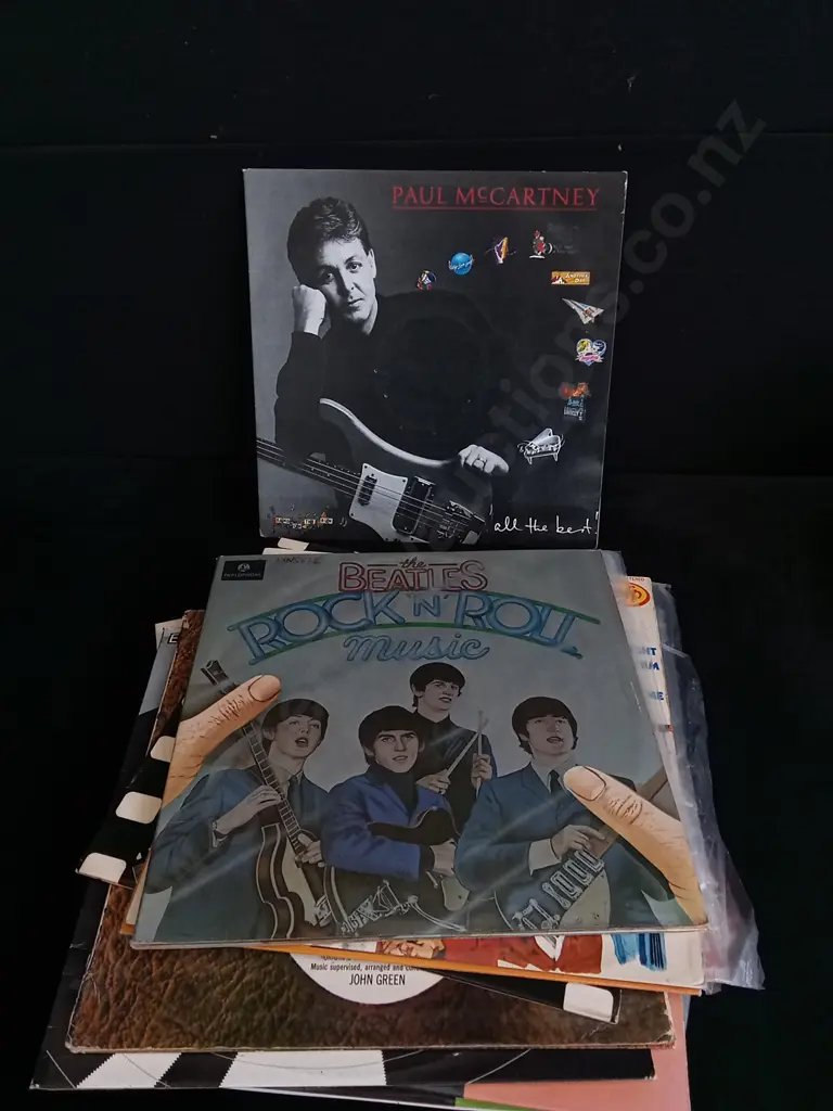 VINYL COLLECTION Image 1++