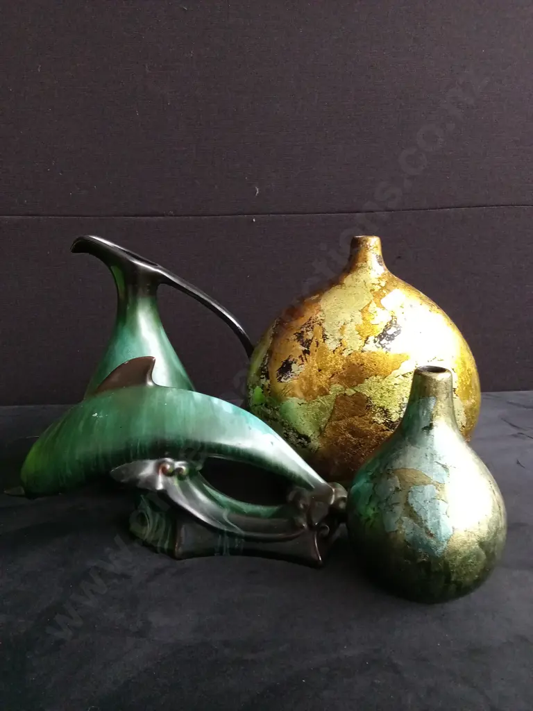 3 DECORATIVE VASES AND A DOLPHIN Image 1++