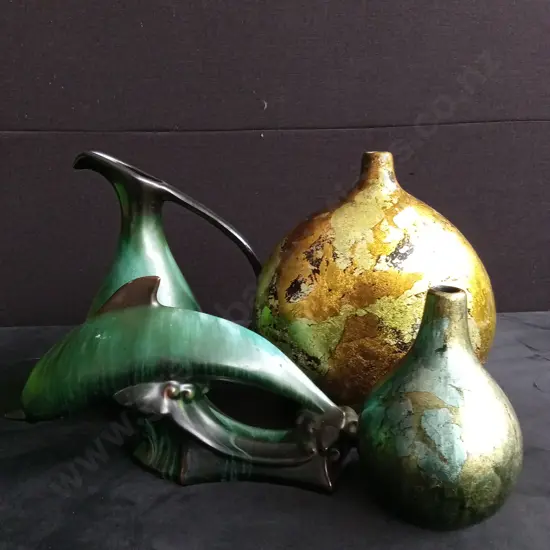 3 DECORATIVE VASES AND A DOLPHIN