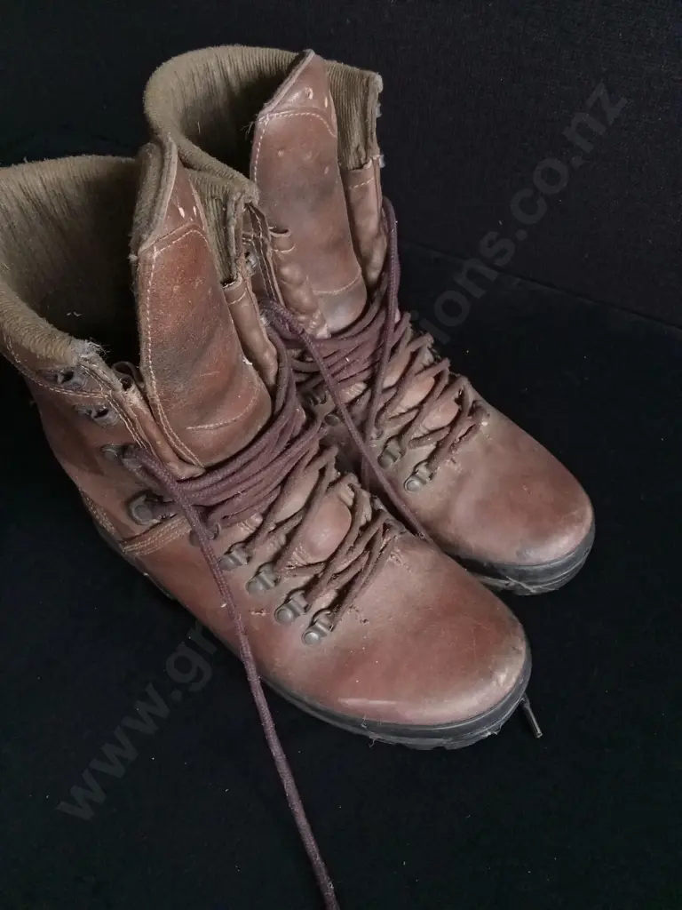 VINTAGE LEATHER WORK BOOTS SOLE MEASURES 30 CM Image 1++