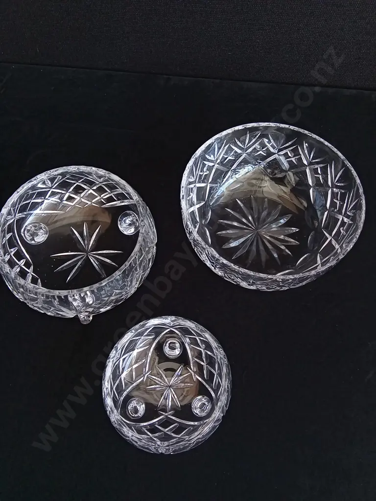 3 VINTAGE GLASS BOWLS Image 1++