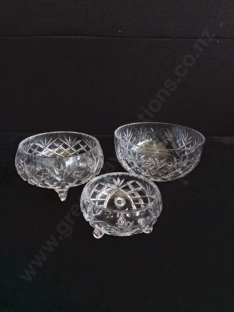 3 VINTAGE GLASS BOWLS Image 1++