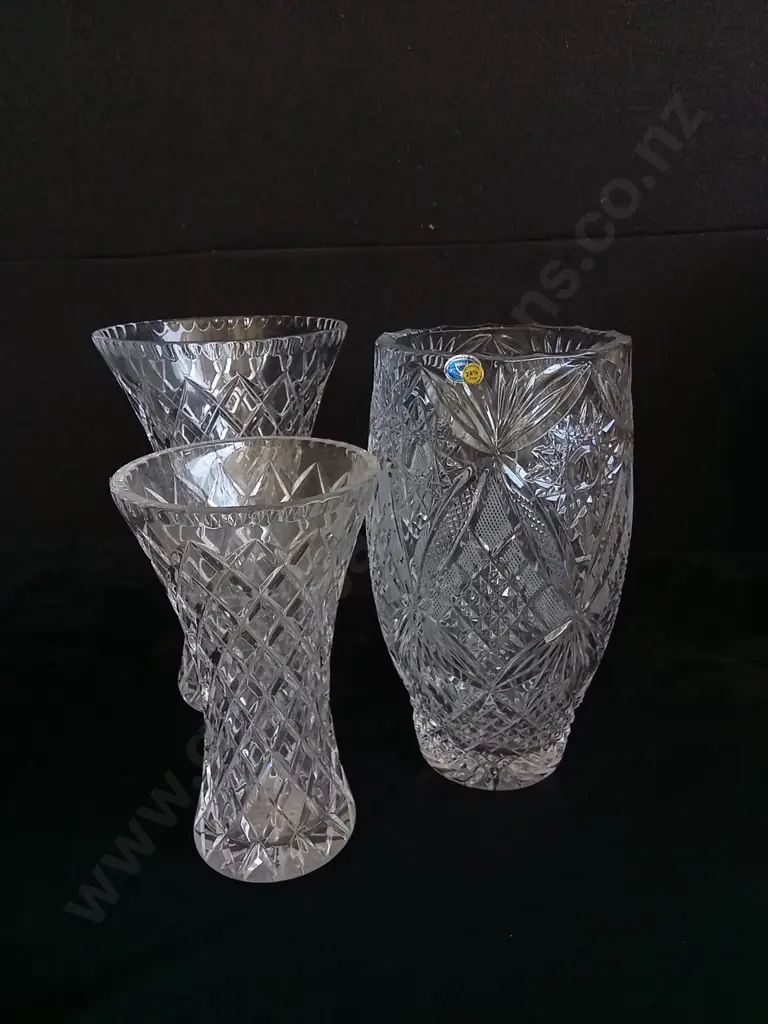 3 GLASS VASES Image 1++
