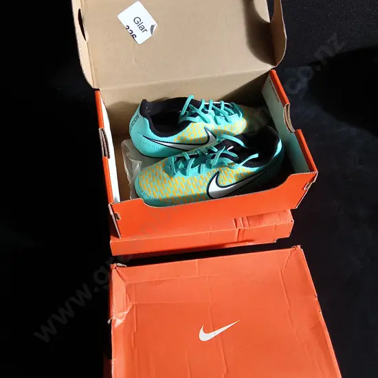 3 PAIRS KIDS SIZE 28.5 NIKE FOOTBALL BOOTS BRAND NEW
