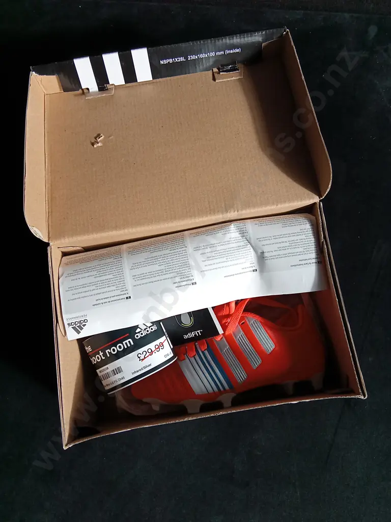 BRAND NEW PAIR OF KIDS SIZE 28 ADIDAS FOOTBALL BOOTS Image 1++