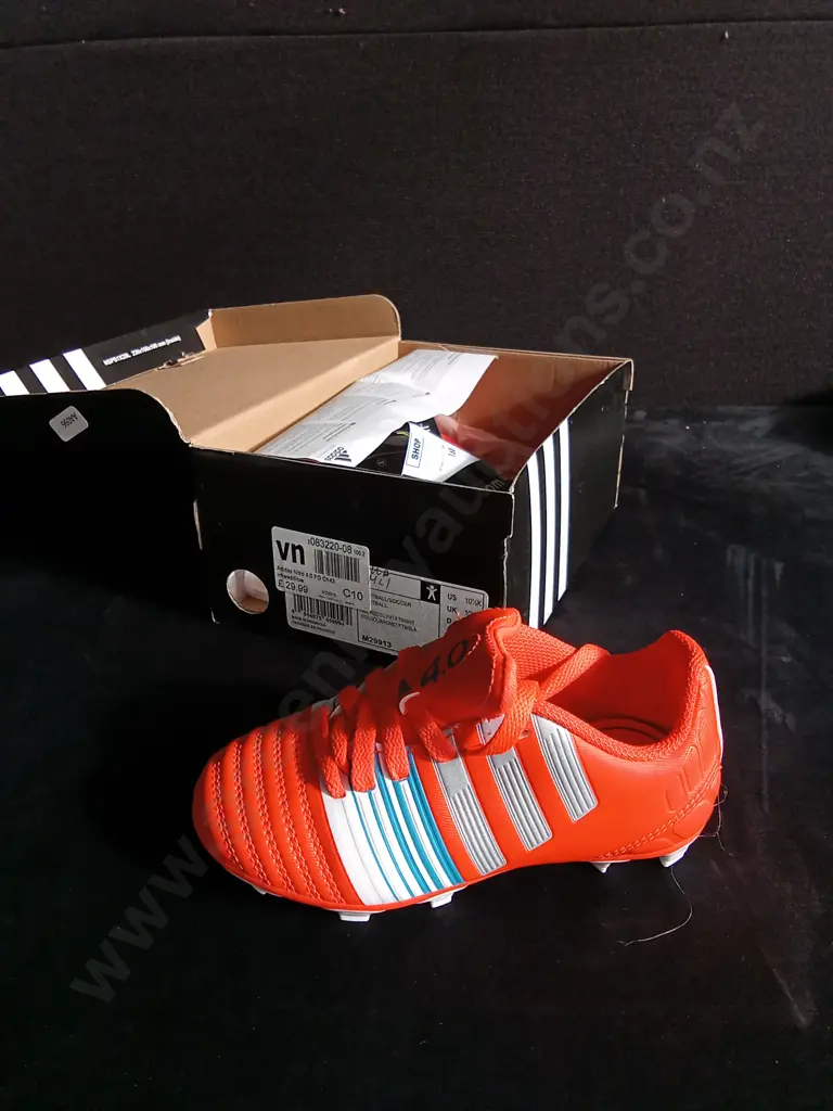 BRAND NEW PAIR OF KIDS SIZE 28 ADIDAS FOOTBALL BOOTS Image 1++