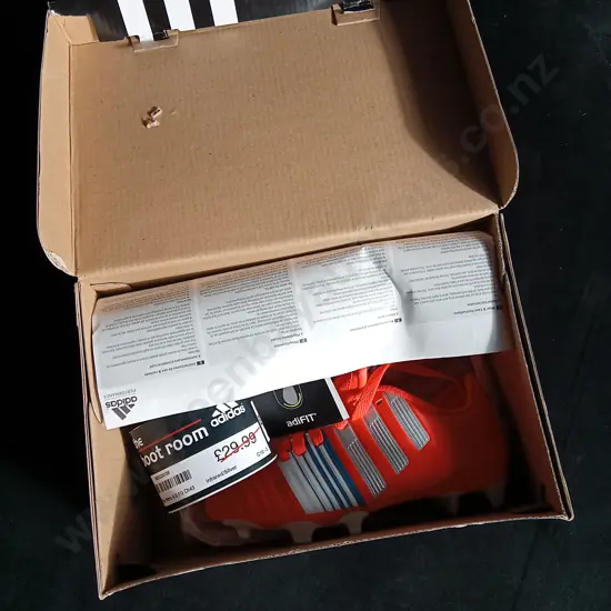 BRAND NEW PAIR OF KIDS SIZE 28 ADIDAS FOOTBALL BOOTS