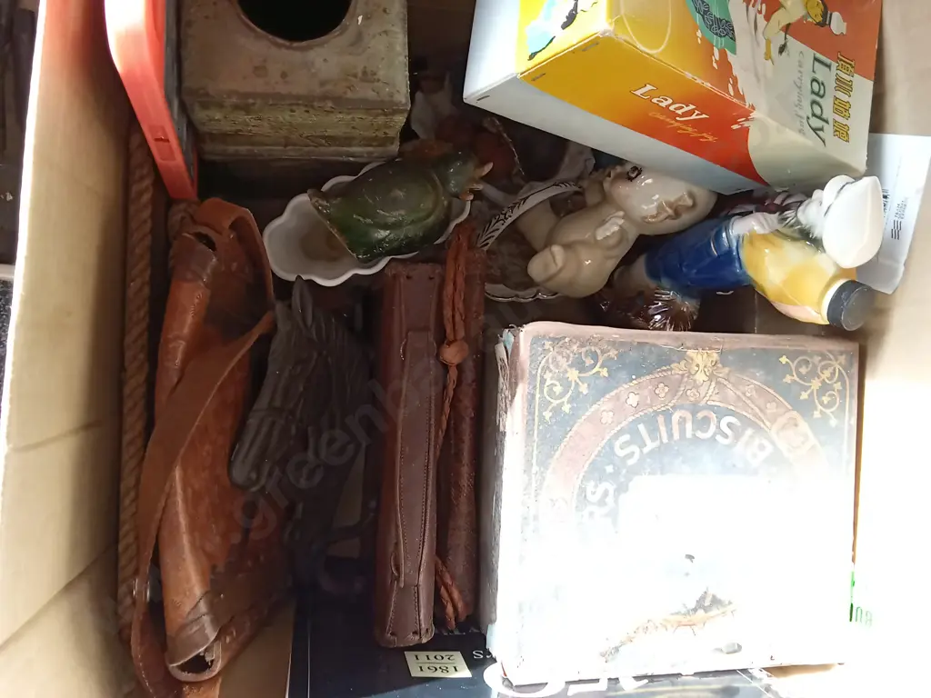 BOX OF MISCELLANEOUS ITEMS Image 1++