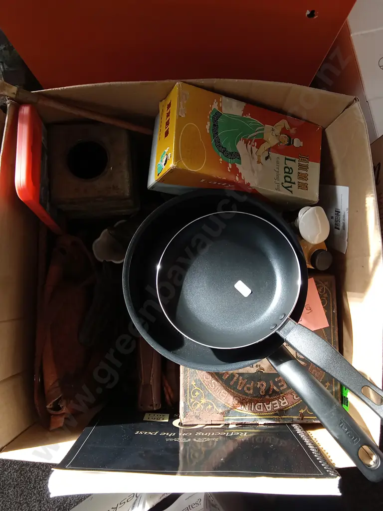 BOX OF MISCELLANEOUS ITEMS Image 1++