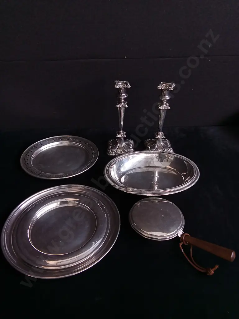 8 PIECES SILVER PLATED ITEMS, INCLUDING CANDLESTICK HOLDERS AND SERVING PLATES Image 1++