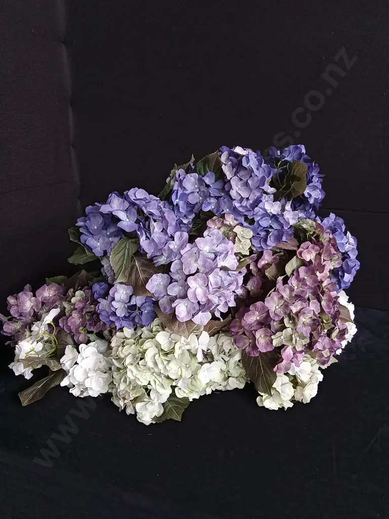 BULK OF FAUX STEMMED FLOWERS Image 1++