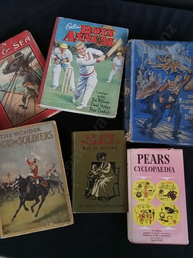 MIX OF VINTAGE BOOKS Image 1++