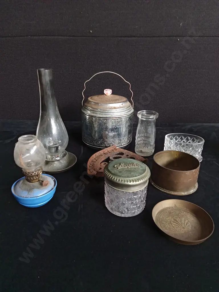 COLLECTION OF VINTAGE HOUSEHOLD ITEMS Image 1++