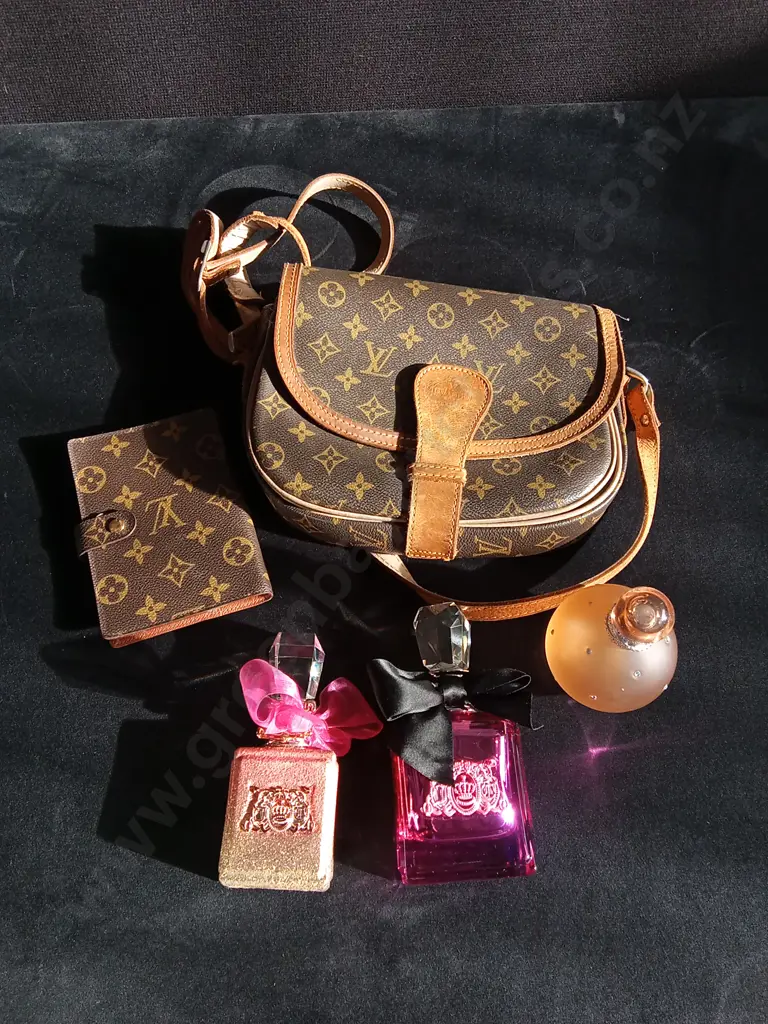 MIX OF WOMENS ITEMS, PERFUME, WALLET, HANDBAG Image 1++