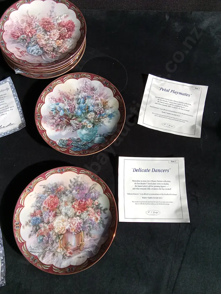 7 W.L. GEORGE SET OF COLLECTABLE PLATES AND ROYAL DOULTON KINGS AND QUEENS OF THE REALM PLATE Image 1++