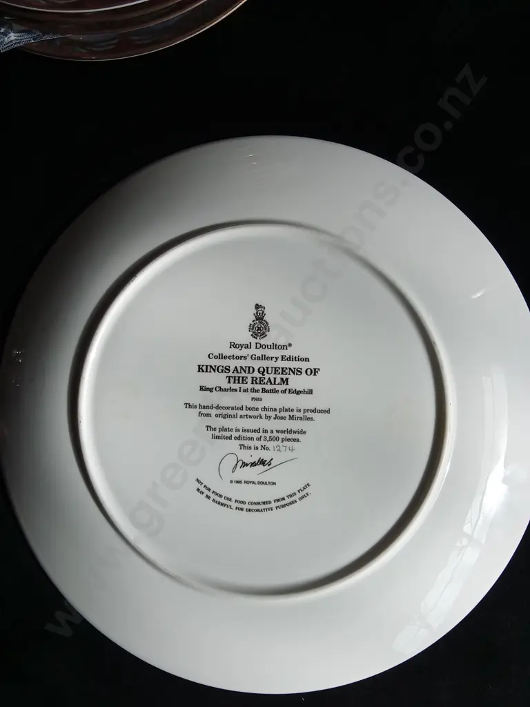 7 W.L. GEORGE SET OF COLLECTABLE PLATES AND ROYAL DOULTON KINGS AND QUEENS OF THE REALM PLATE Image 1++