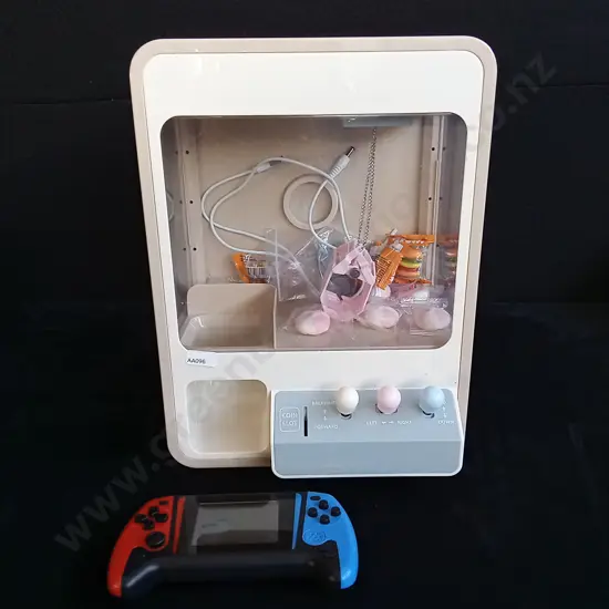TABLETOP CLAW MACHINE AND RETRO GAME CONSOLE