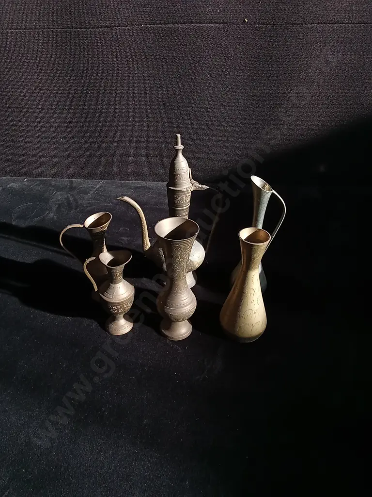 6 PIECES OF VINTAGE BRASS DECOR Image 1++