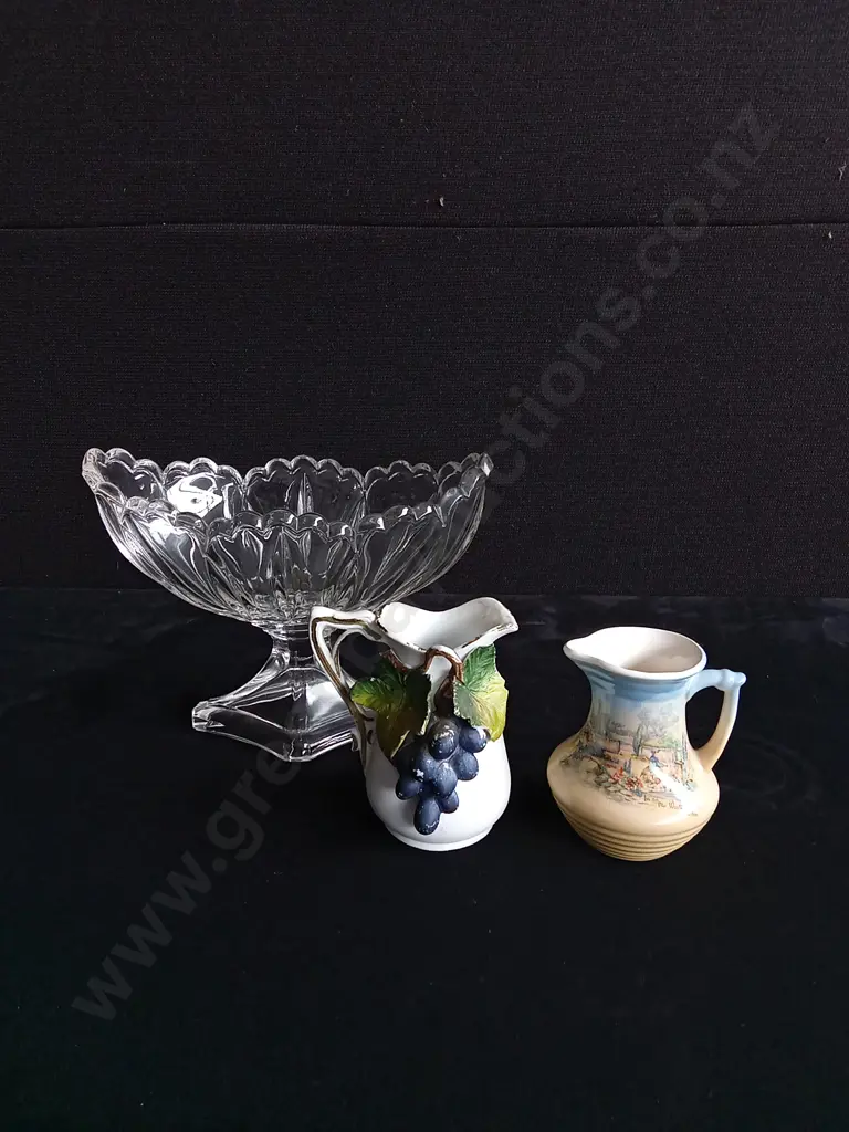 3 PIECES OF PEDESTAL GLASS BOWL AND CERAMIC JUGS Image 1++