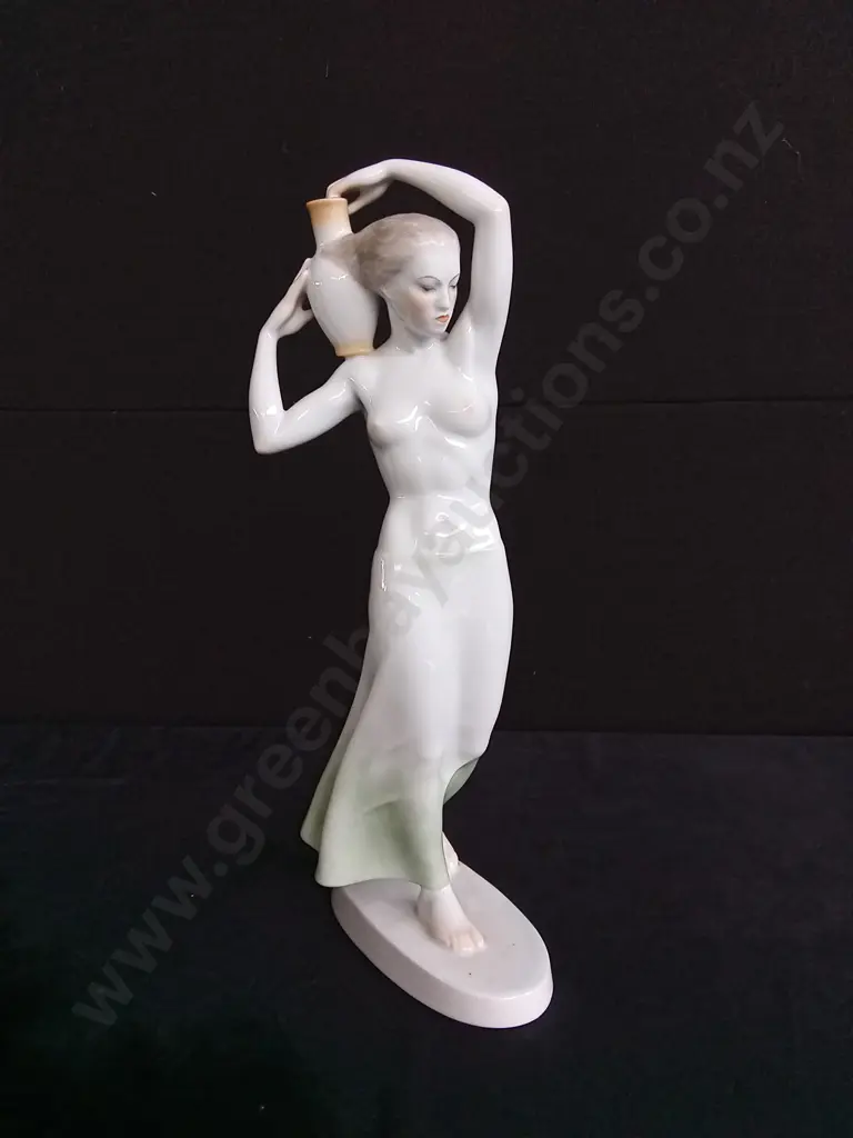 VINTAGE HEREND CERAMIC FIGURE Image 1++