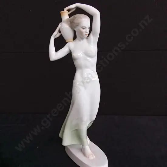 VINTAGE HEREND CERAMIC FIGURE