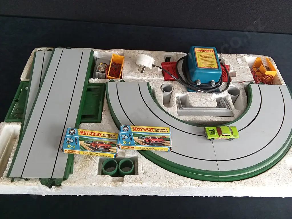 VINTAGE MATCHBOX MOTORWAY SLOT CAR TRACK SET - BOX COVER MISSING Image 1++