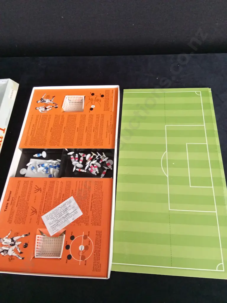 VINTAGE BOARD GAMES - WADDINGTONS FORMULA 1 AND HOLDSONS TABLE SOCCER Image 1++