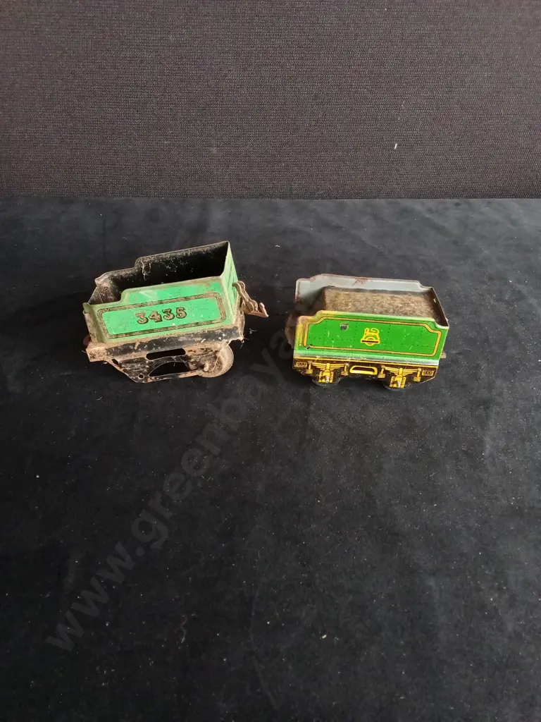 HORNBY AND OTHER BRANDED VINTAGE TRAINS & CARRIAGES Image 1++