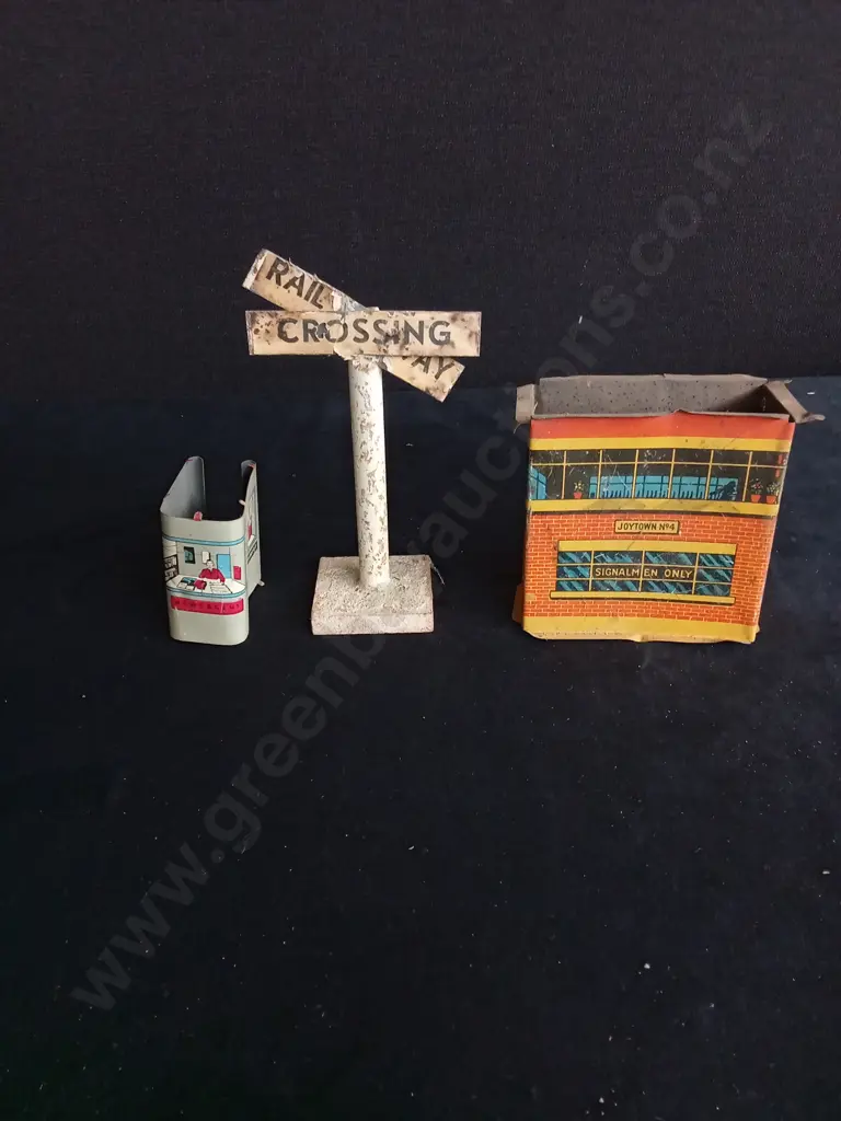 HORNBY AND OTHER BRANDED VINTAGE TRAINS & CARRIAGES Image 1++