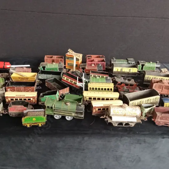 HORNBY AND OTHER BRANDED VINTAGE TRAINS & CARRIAGES