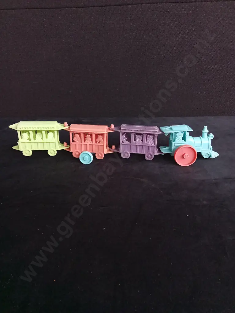 VINTAGE PLASTIC TRAIN SET Image 1++