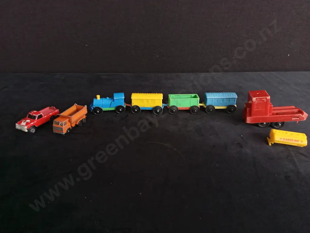 VINTAGE PLASTIC TRAIN SET Image 1++