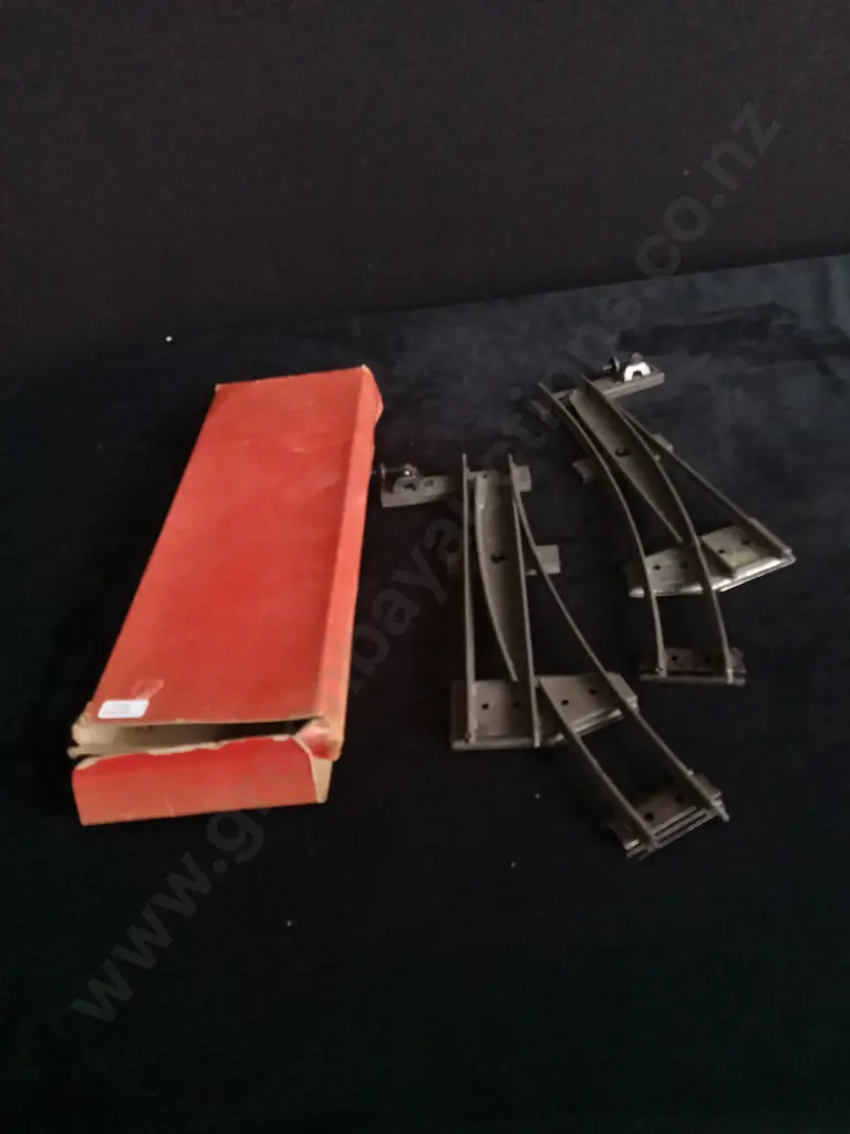 HORNBY TRACK BOXED 2 POINTS SETS AND 7 CURVED RAIL PIECES Image 1++