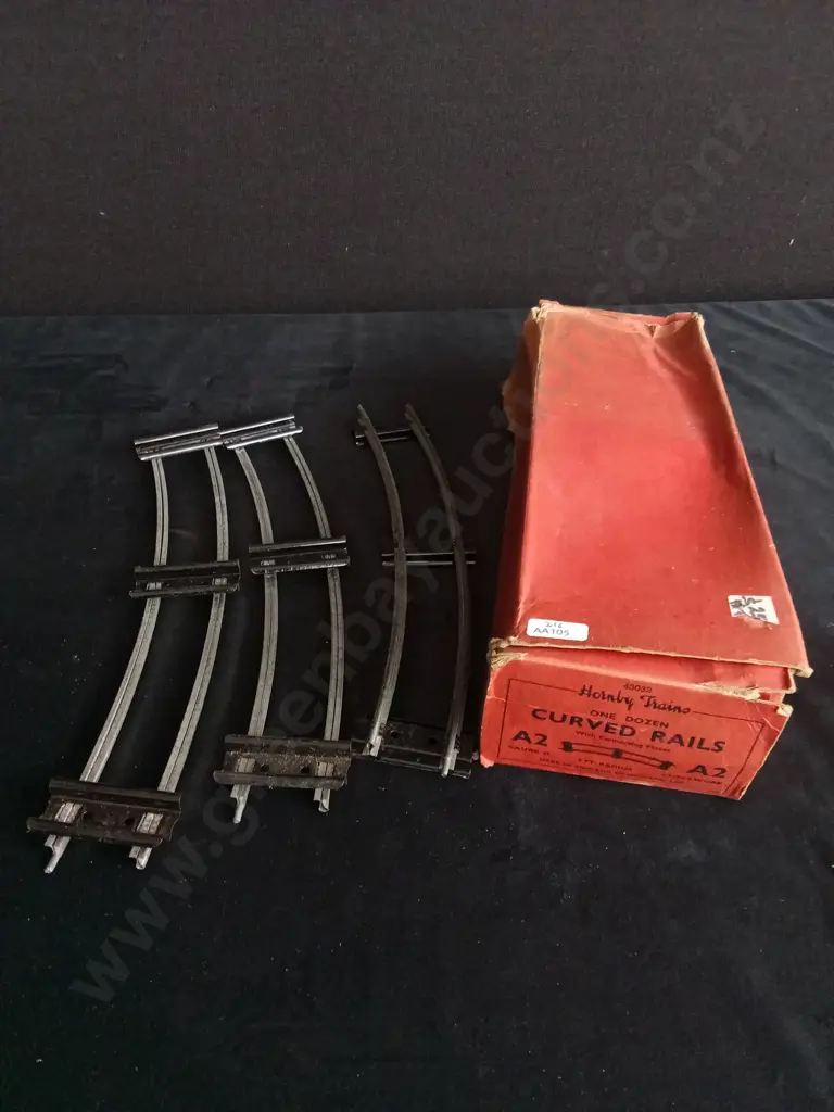 HORNBY TRACK BOXED 2 POINTS SETS AND 7 CURVED RAIL PIECES Image 1++