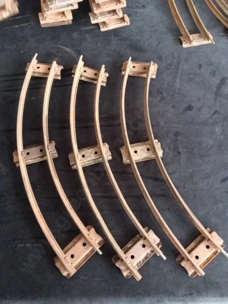 LARGE QUANTITY OF VINTAGE 0 GAUGE RAILWAY TRACK SOME BRANDED HORNBY SOME BRANDED LAWRENCE LINES Image 1++
