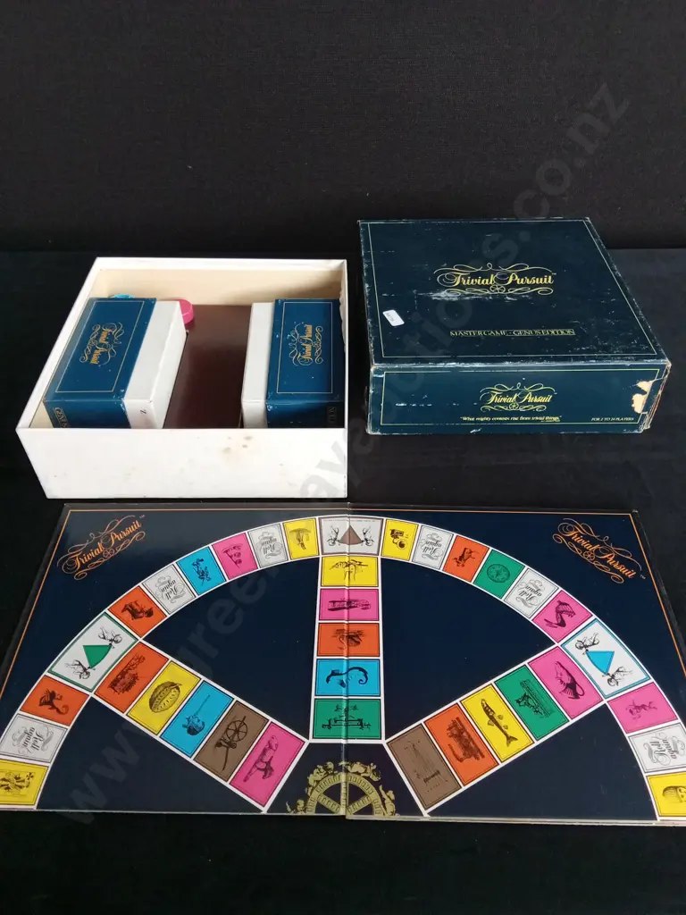 4 VINTAGE BOARD GAMES Image 1++