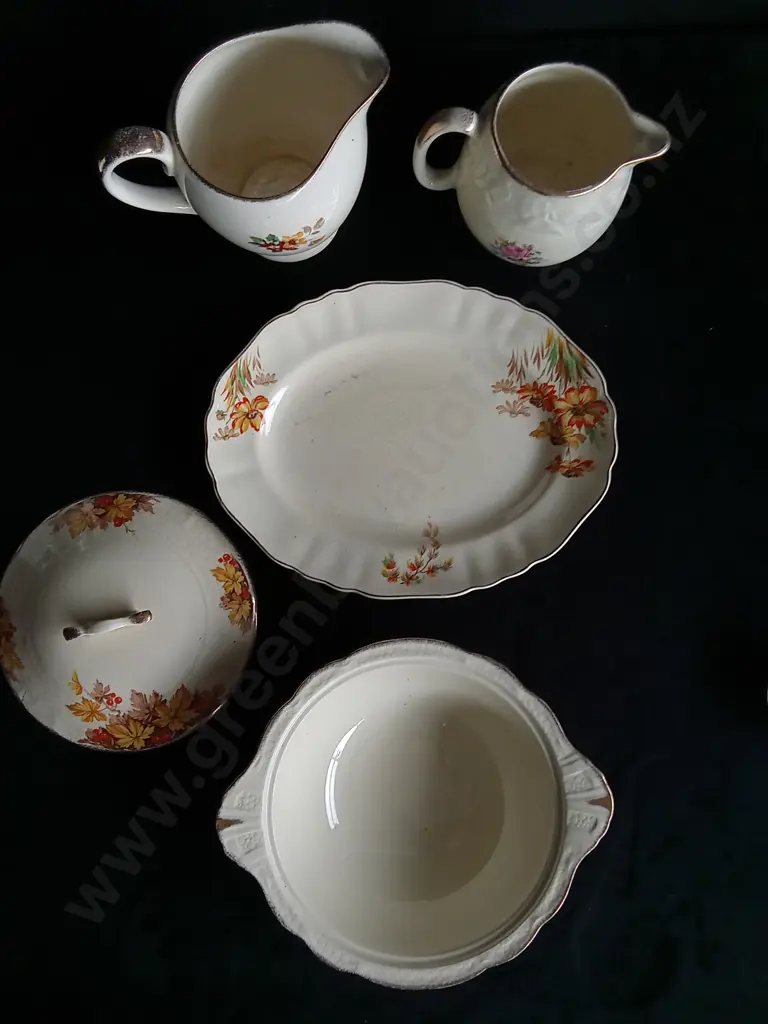 4 PIECES SERVING DISHES Image 1++