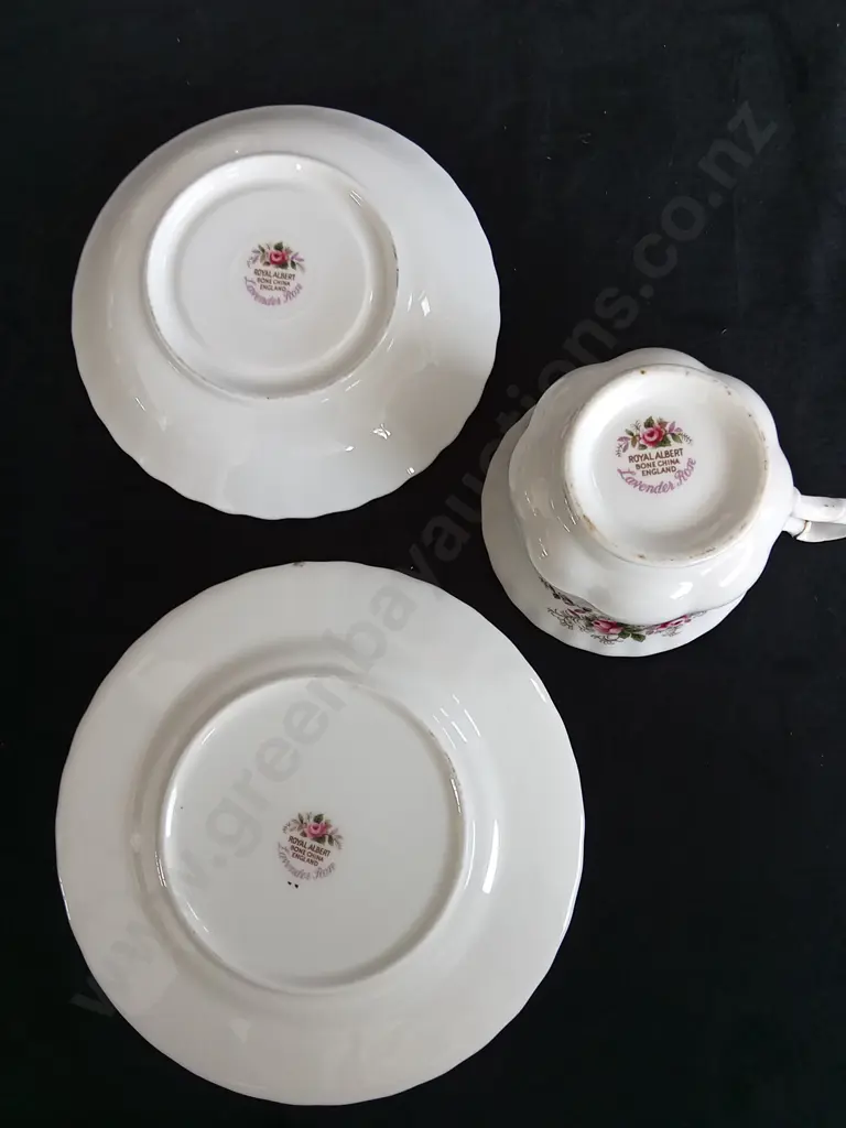 18 PIECES ROYAL ALBERT BONE CHINA LAVENDER ROSE TEA CUP AND SAUCERS SETS Image 1++