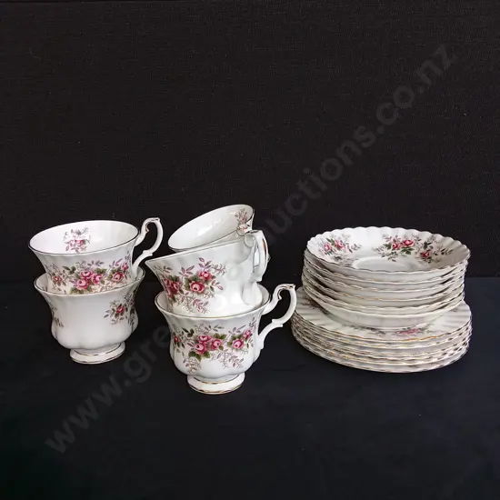 18 PIECES ROYAL ALBERT BONE CHINA LAVENDER ROSE TEA CUP AND SAUCERS SETS