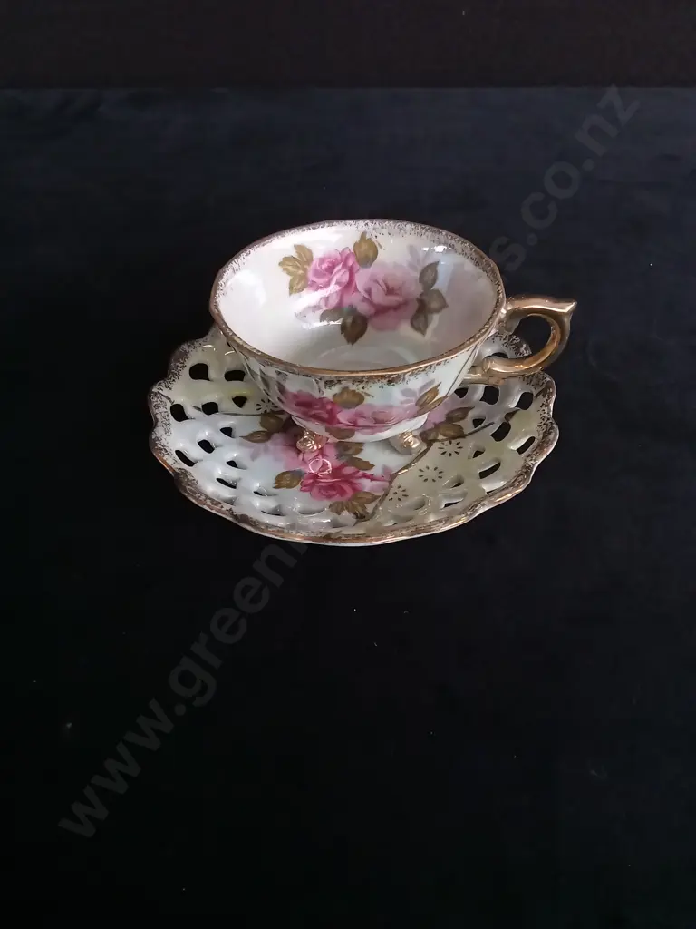 IRIDESCENT FLORAL TEA CUP AND SAUCER Image 1++
